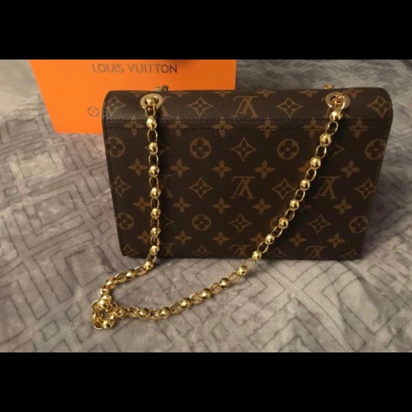 Louis Vuitton Victoire SOLD - Picture 3 of 7